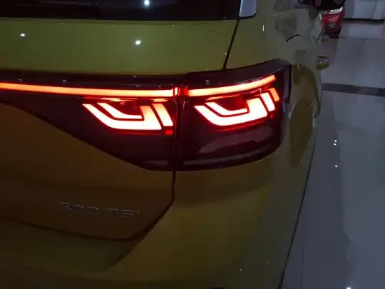 Volkswagen T-ROC 2023 (8700 км)