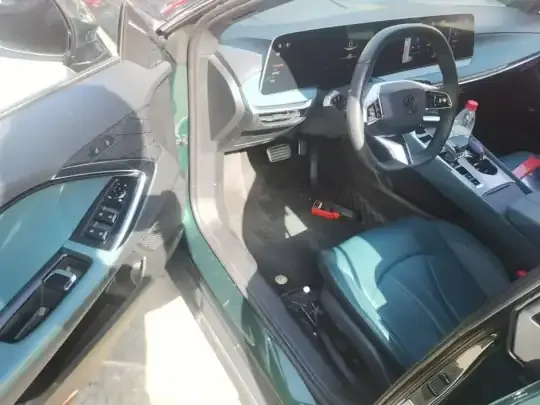 MG 7 2023 (18100 км)