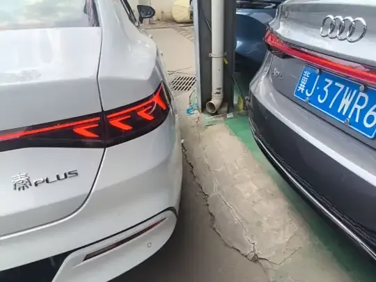 BYD Qin PLUS 2023 (2800 км)