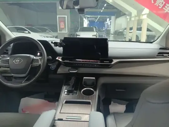 Toyota Granvia 2023 (59800 км)