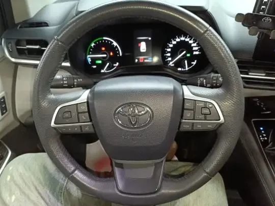 Toyota Granvia 2023 (59800 км)
