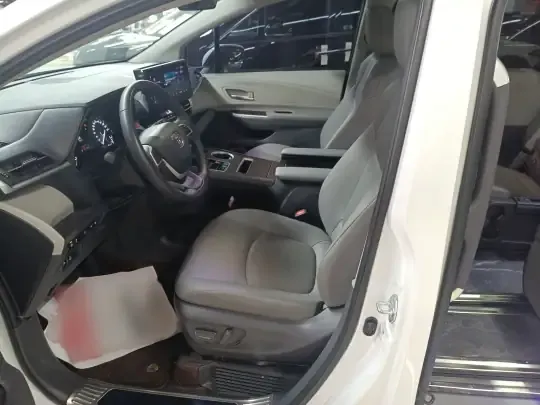 Toyota Granvia 2023 (59800 км)