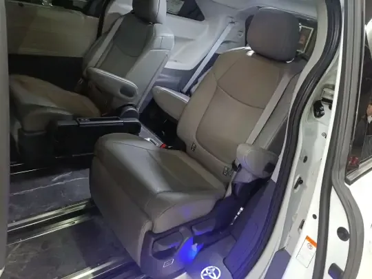 Toyota Granvia 2023 (59800 км)