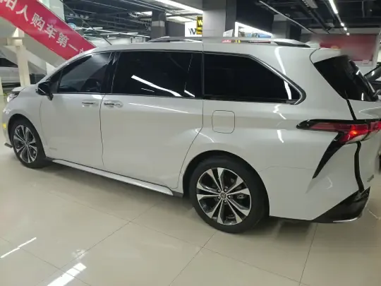 Toyota Granvia 2023 (59800 км)