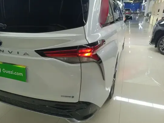 Toyota Granvia 2023 (59800 км)