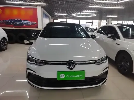 Volkswagen Golf 2023 (13000 км)