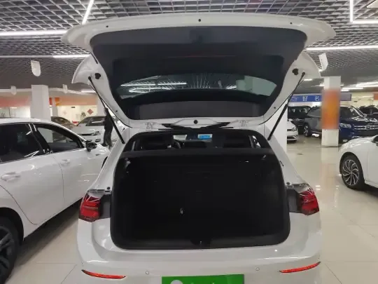 Volkswagen Golf 2023 (13000 км)