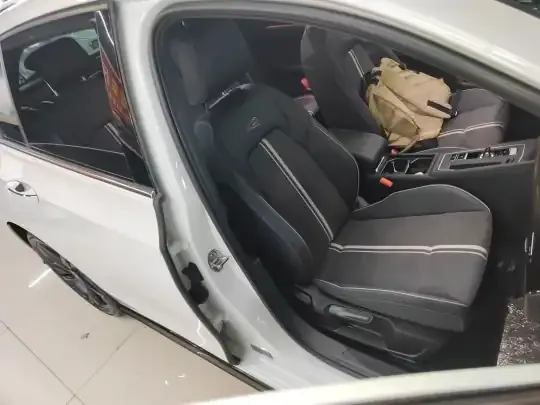 Volkswagen Golf 2023 (13000 км)