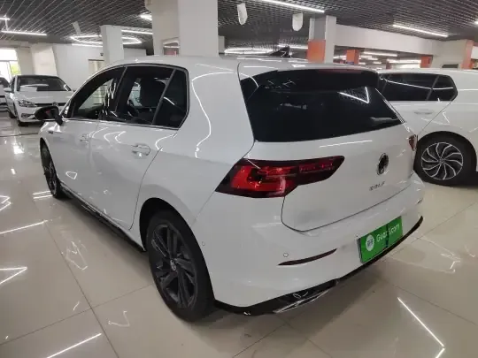 Volkswagen Golf 2023 (13000 км)