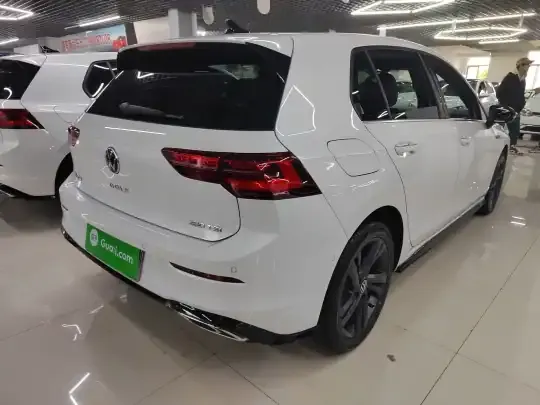 Volkswagen Golf 2023 (13000 км)
