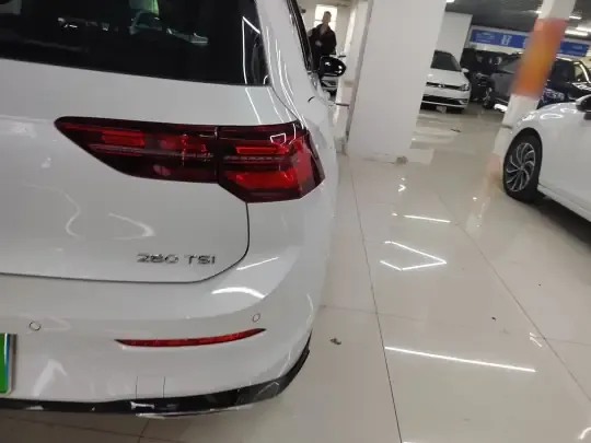 Volkswagen Golf 2023 (13000 км)