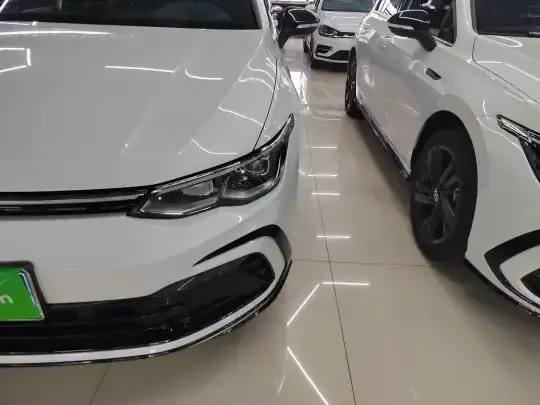 Volkswagen Golf 2023 (13000 км)