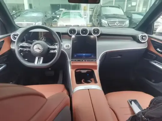 Mercedes-Benz GLC 2023 (42600 км)