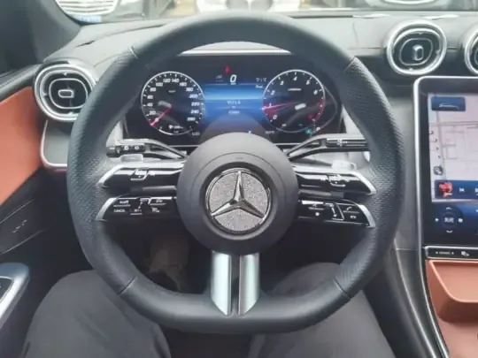 Mercedes-Benz GLC 2023 (42600 км)