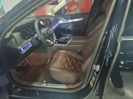 BMW i7 2023 (22599 км)