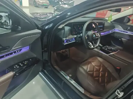 BMW i7 2023 (22599 км)