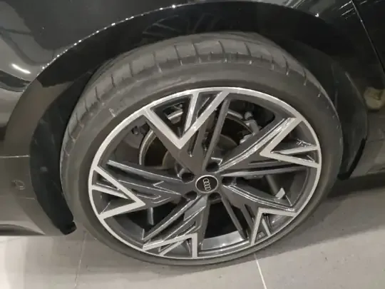 Audi A7L 2023 (38600 км)