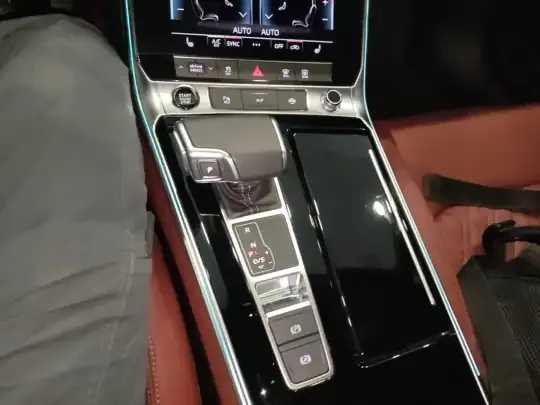 Audi A7L 2023 (38600 км)