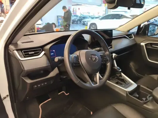 Toyota RAV4 2023 (33500 км)