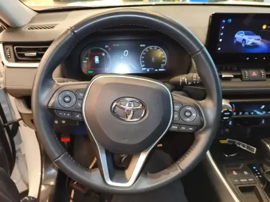 Toyota RAV4 2023 (33500 км)