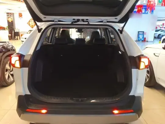 Toyota RAV4 2023 (33500 км)