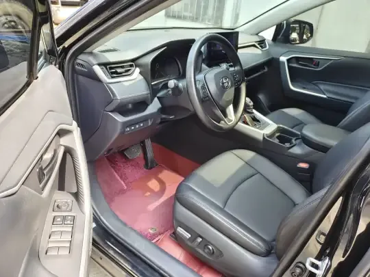 Toyota RAV4 2023 (63200 км)