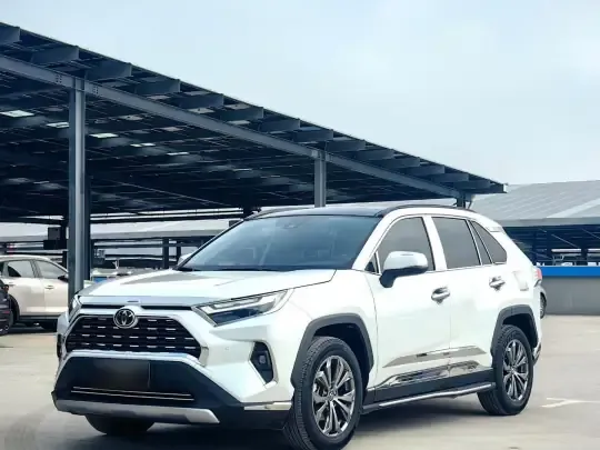 Toyota RAV4 2023 (8300 км)