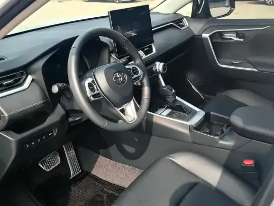 Toyota RAV4 2023 (8300 км)