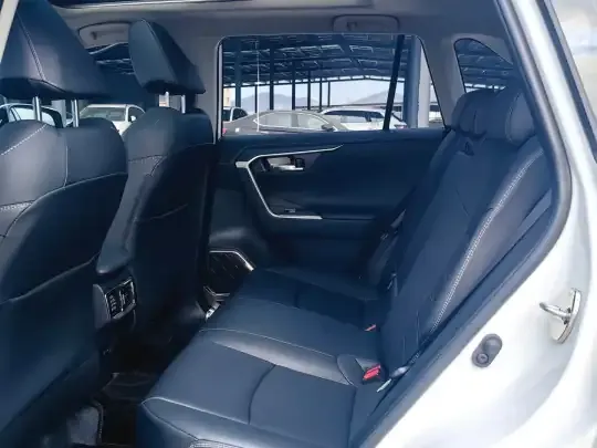 Toyota RAV4 2023 (8300 км)