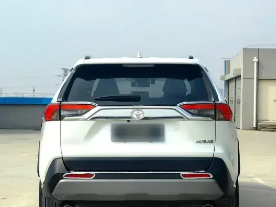 Toyota RAV4 2023 (8300 км)