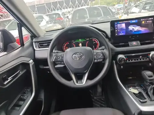 Toyota RAV4 2023 (23900 км)