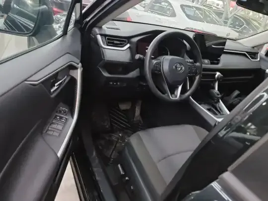 Toyota RAV4 2023 (23900 км)