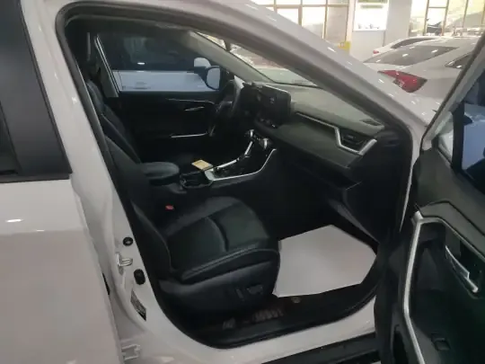 Toyota RAV4 2023 (78000 км)