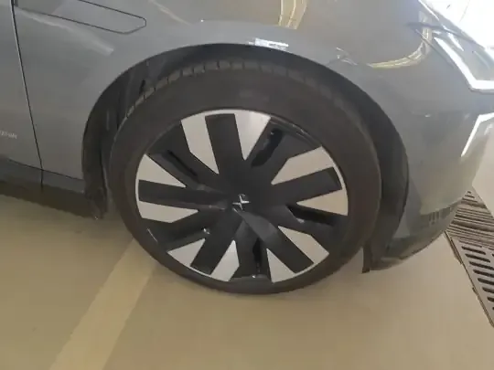 Polestar 4 2023 (15400 км)