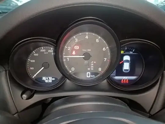 Porsche Macan 2024 (36500 км)