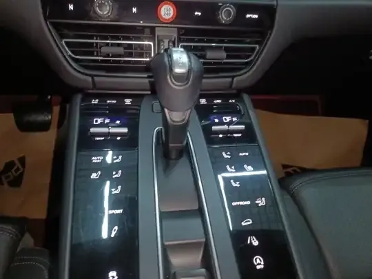 Porsche Macan 2024 (36500 км)
