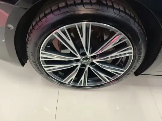 Audi A6L 2023 (24600 км)