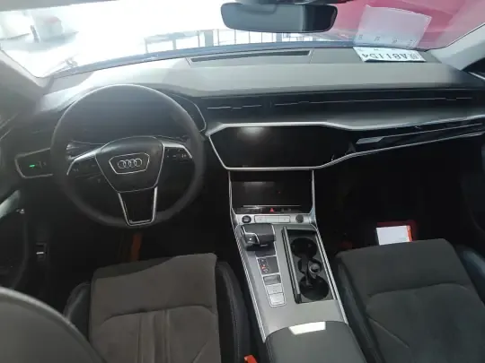 Audi A6L 2023 (77800 км)