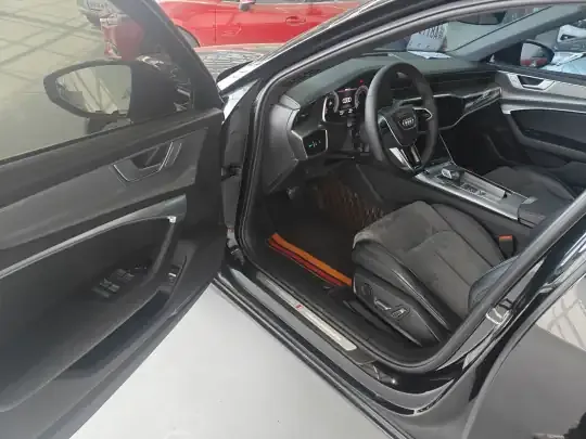 Audi A6L 2023 (77800 км)