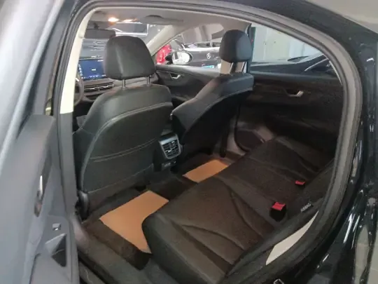 Hongqi E-QM5 2023 (34000 км)