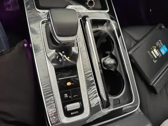 Hongqi HS5 2023 (12100 км)