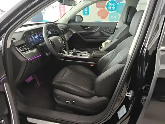 Hongqi HS5 2023 (12100 км)