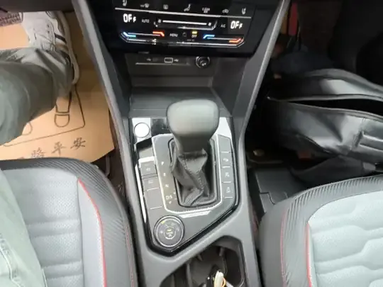 Volkswagen Tiguan L 2023 (76300 км)