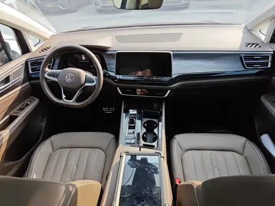 Volkswagen Viloran 2023 (11100 км)