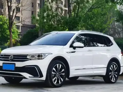 Volkswagen Tiguan L 2023 (43800 км)