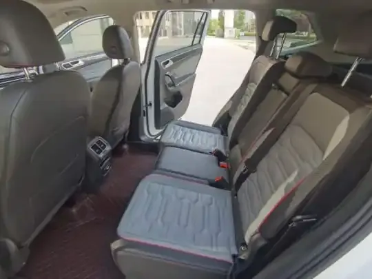 Volkswagen Tiguan L 2023 (43800 км)