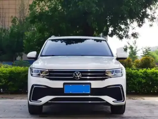 Volkswagen Tiguan L 2023 (43800 км)