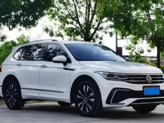 Volkswagen Tiguan L 2023 (43800 км)