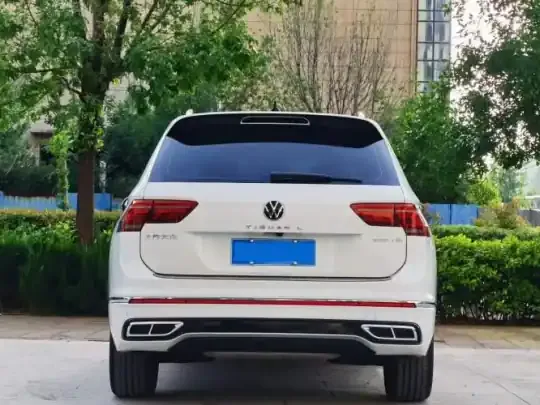 Volkswagen Tiguan L 2023 (43800 км)