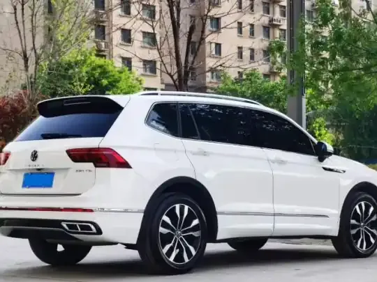 Volkswagen Tiguan L 2023 (43800 км)